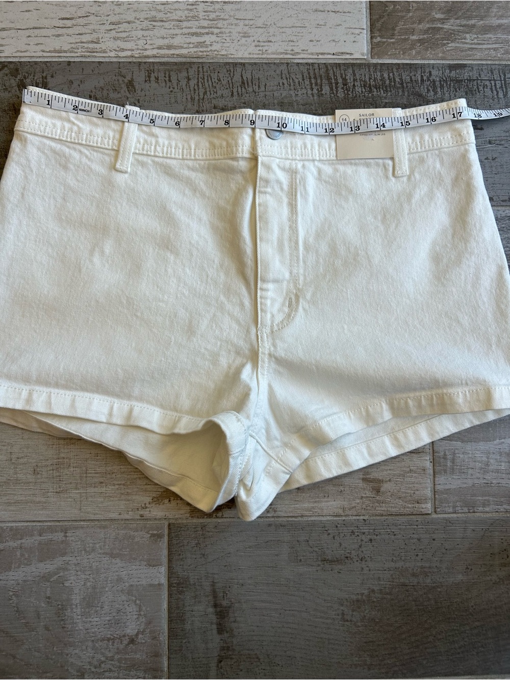 Universal Thread Women's High Rise 2.5" Inseam Sailor Jean Shorts White Size 14 - Picture 6 of 7